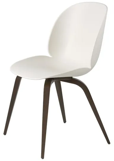 GUBI Beetle Esstischstuhl Holzgestell Rauch Eiche Matt/Alabaster Weiß
